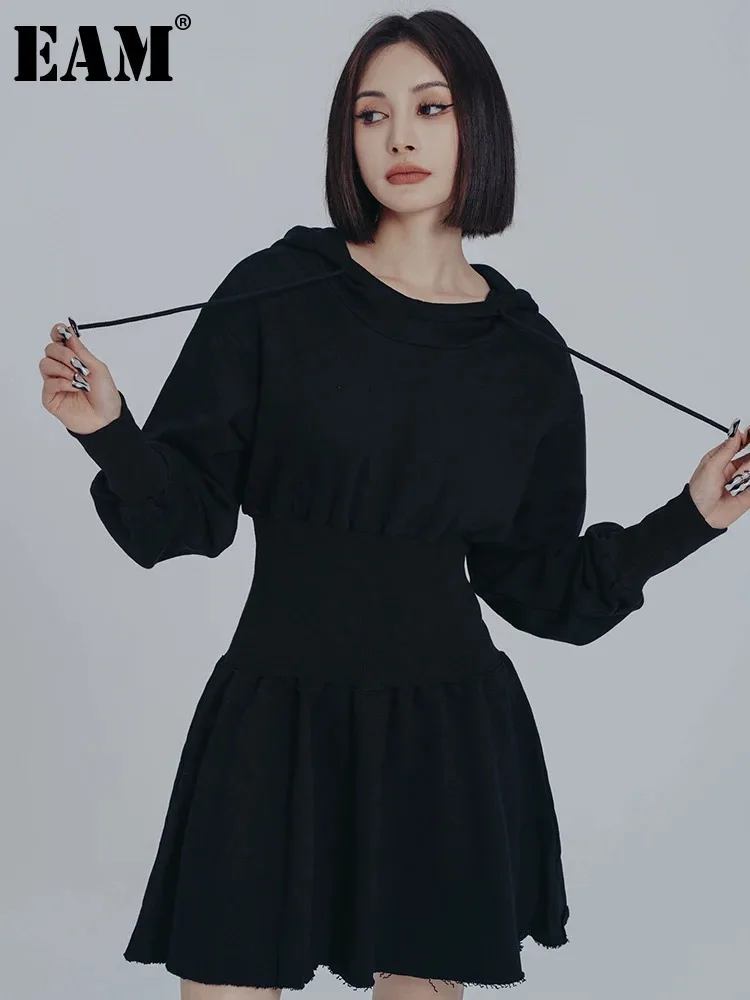 [EAM] Women Black Big Size Elasitc Waist Mini Dress New Hooded Long Sleeve Loose Fit Fashion Tide Spring Autumn 2024 1DF0709