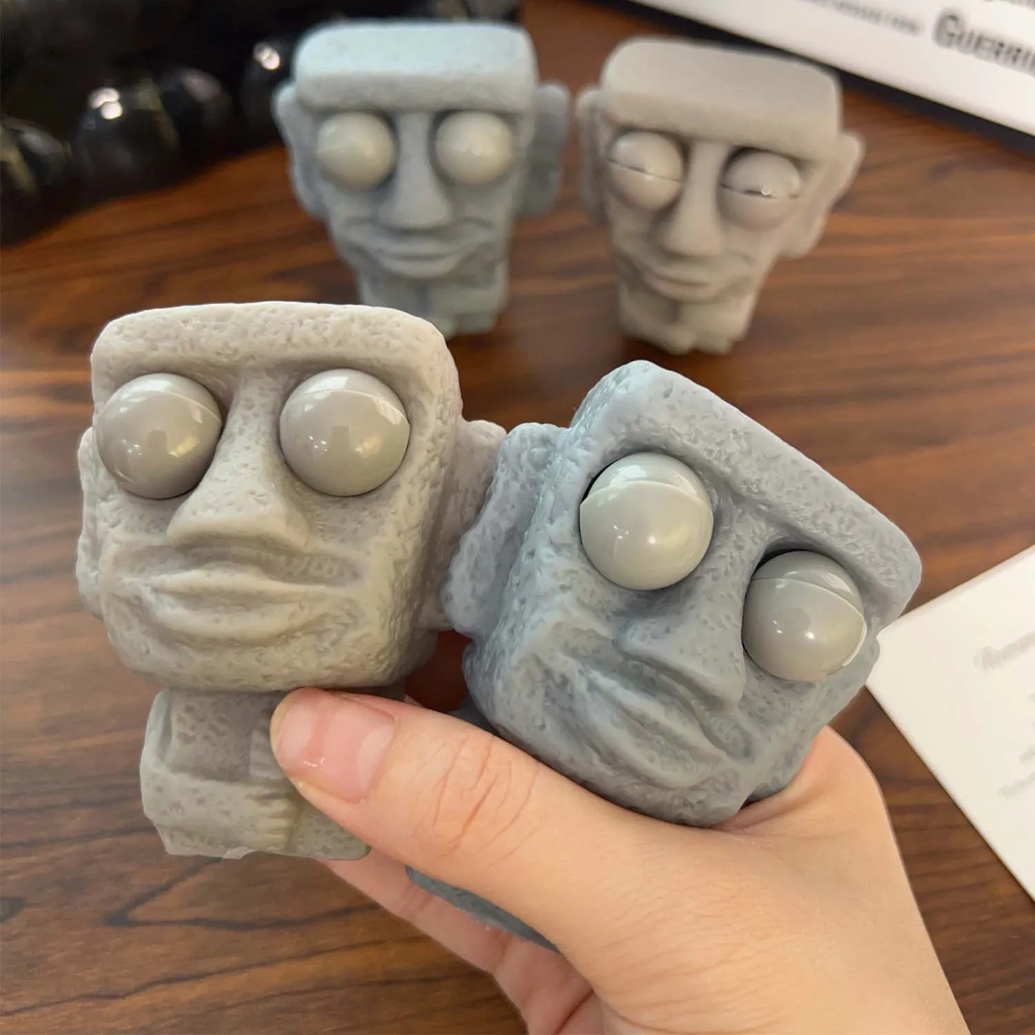 1 Stück Ostern-Quetschspielzeug „Blowout Rock Man“ – Stressabbauendes, langsam zurückfederndes, weiches Figuren-Spielzeug zur Bürodekoration – Detail 5