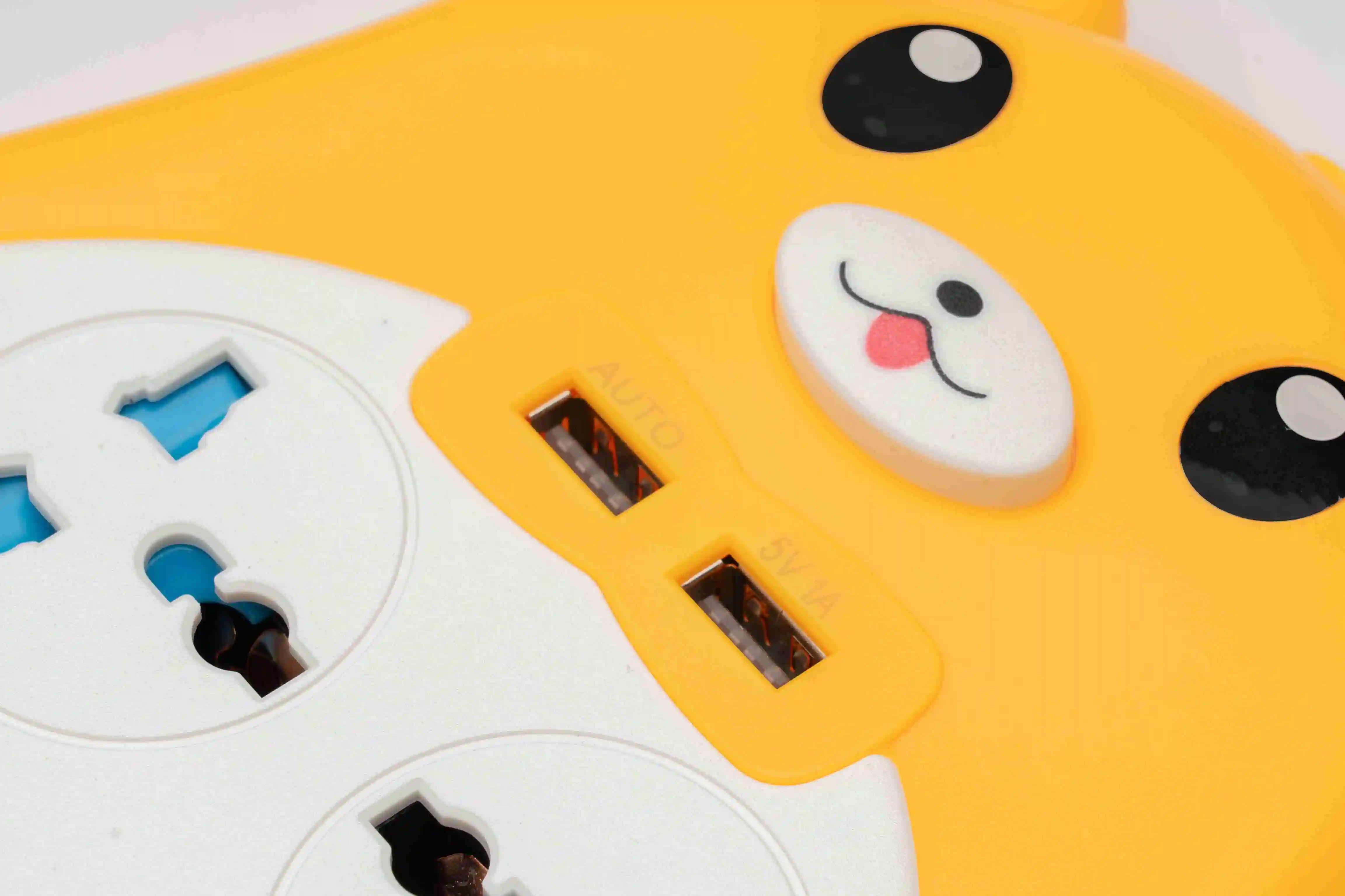 2-in-1 Cartoon-Style 2M Extension Cord USB Ports International Universal Power Strip Multi-National Standard Plugs 10A ABS