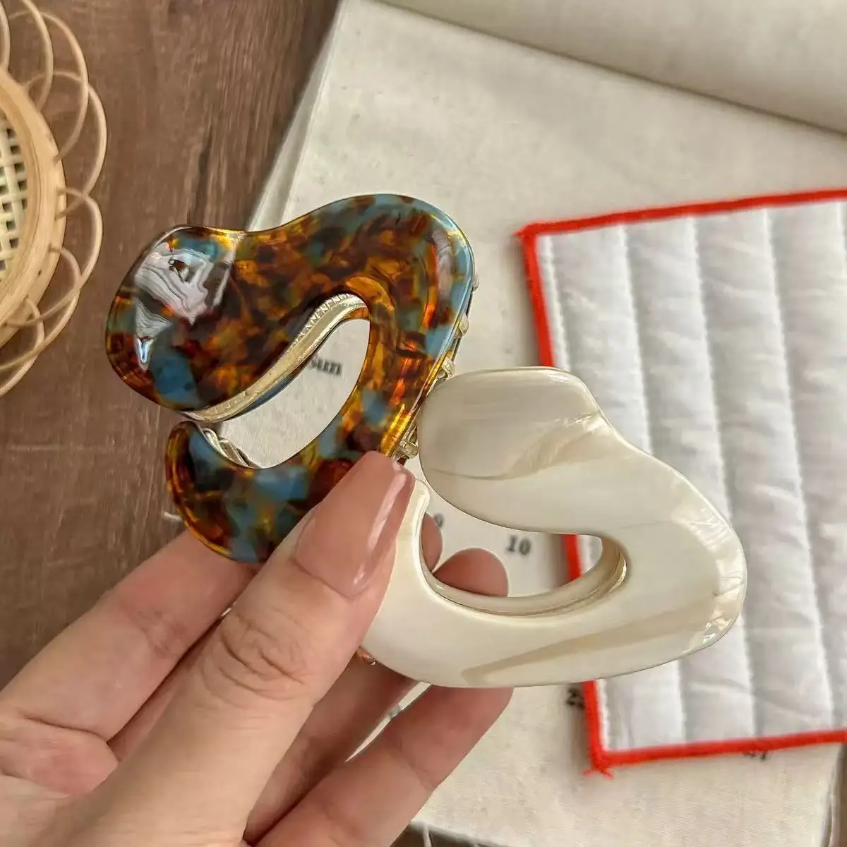 1 Stück Haarklammer im koreanischen Stil aus Acetat-Legierung, Retro-Haarspange mit Wolkenmotiv, schicke und vielseitige Haarklammer mit Persönlichkeit – Detail 3