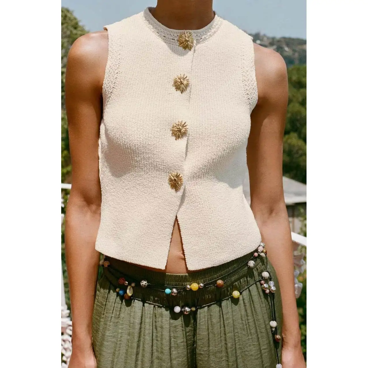 

Весенне-осенний новый женский вязаный топ с круглым вырезом, золотые пуговицы, украшение, прямой крой, полиэфирное волокно irt