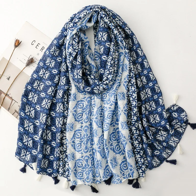 2025 Bohemian Paisley Floral Tassel Viscose Shawls Scarf Lady High Quality Thick Wrap Beach Stole Bufandas Muslim Hijab 180*90Cm view 2