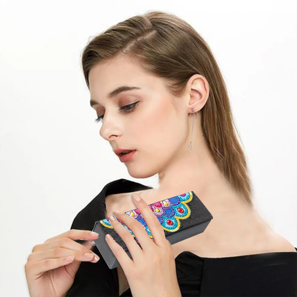 Custodia per occhiali da sole con pittura diamante fai-da-te custodia per occhiali da sole Mandala Flowers scatola portaoggetti per occhiali da sole