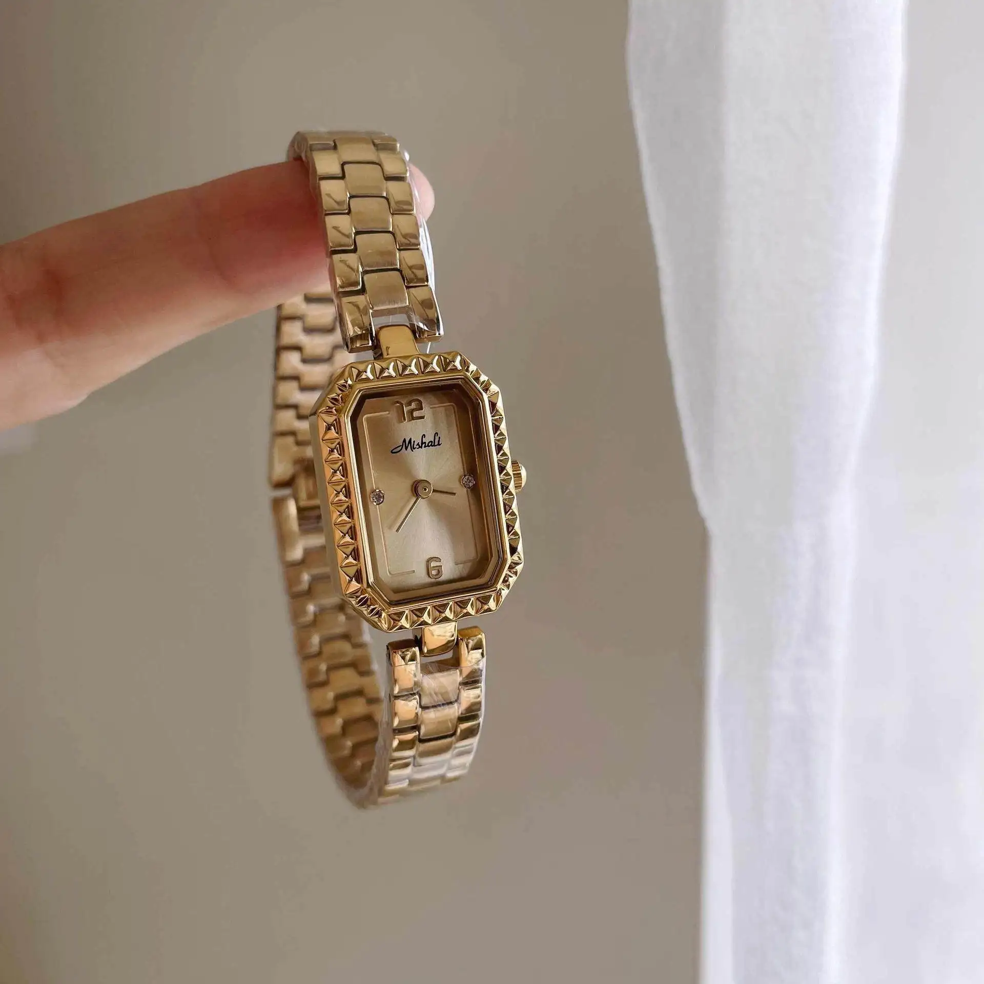 

New Women'S Watch With Small Dial Rectangular CaseThin Strap And A SimpleYet Luxurious And Elegant Design New Women'S Wristwatch