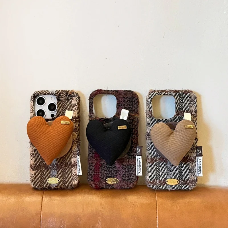 

Sponge Love Stand Phone Case Suitable for Apple17/16PROChanel-style ShelliPhone15/14PROMagnetic Attraction