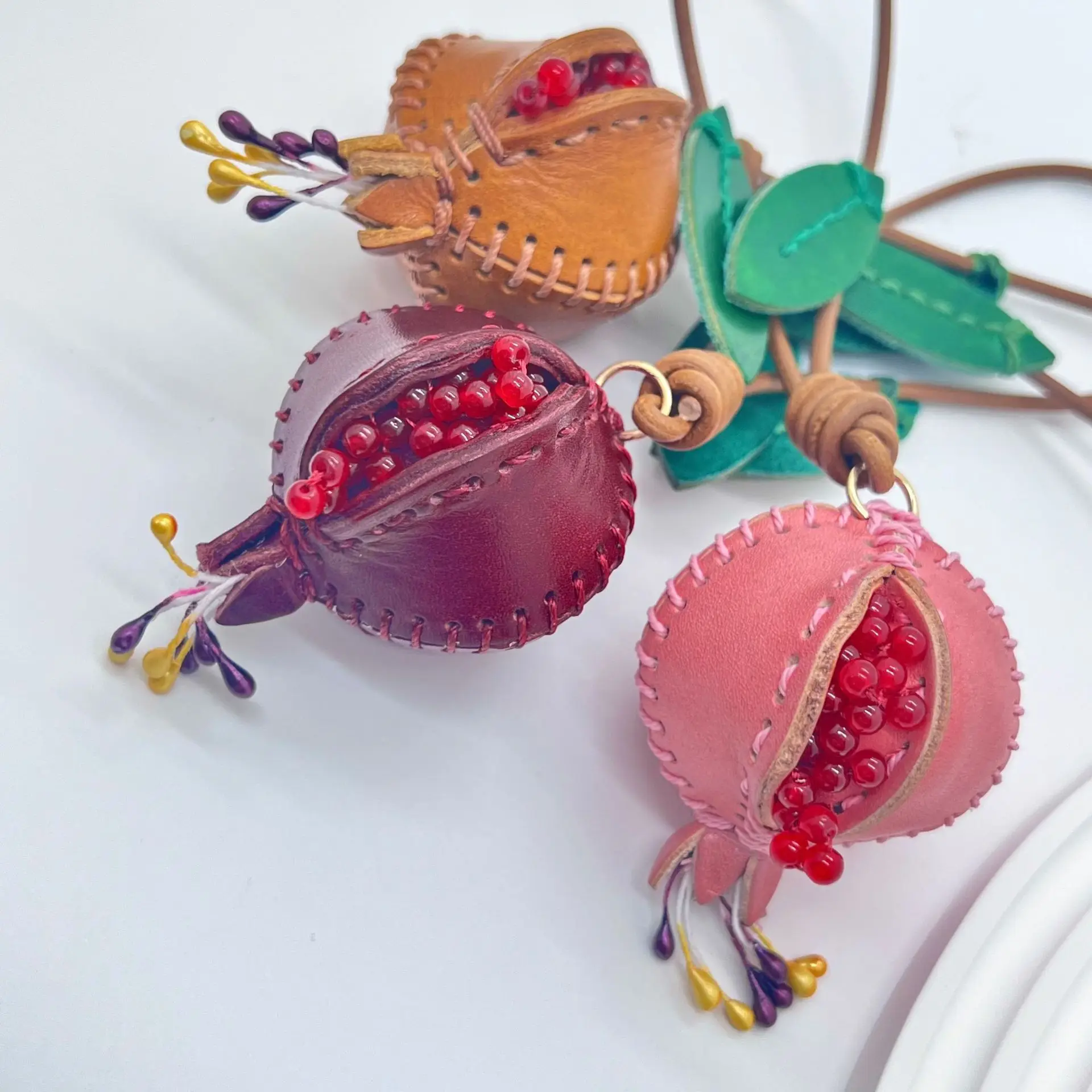 

Hot Handmade Pomegranate Fruit Leather Bag Charm Hanging Pendant Decoration Ornament For Handbag Backpack Car Purse Keychain