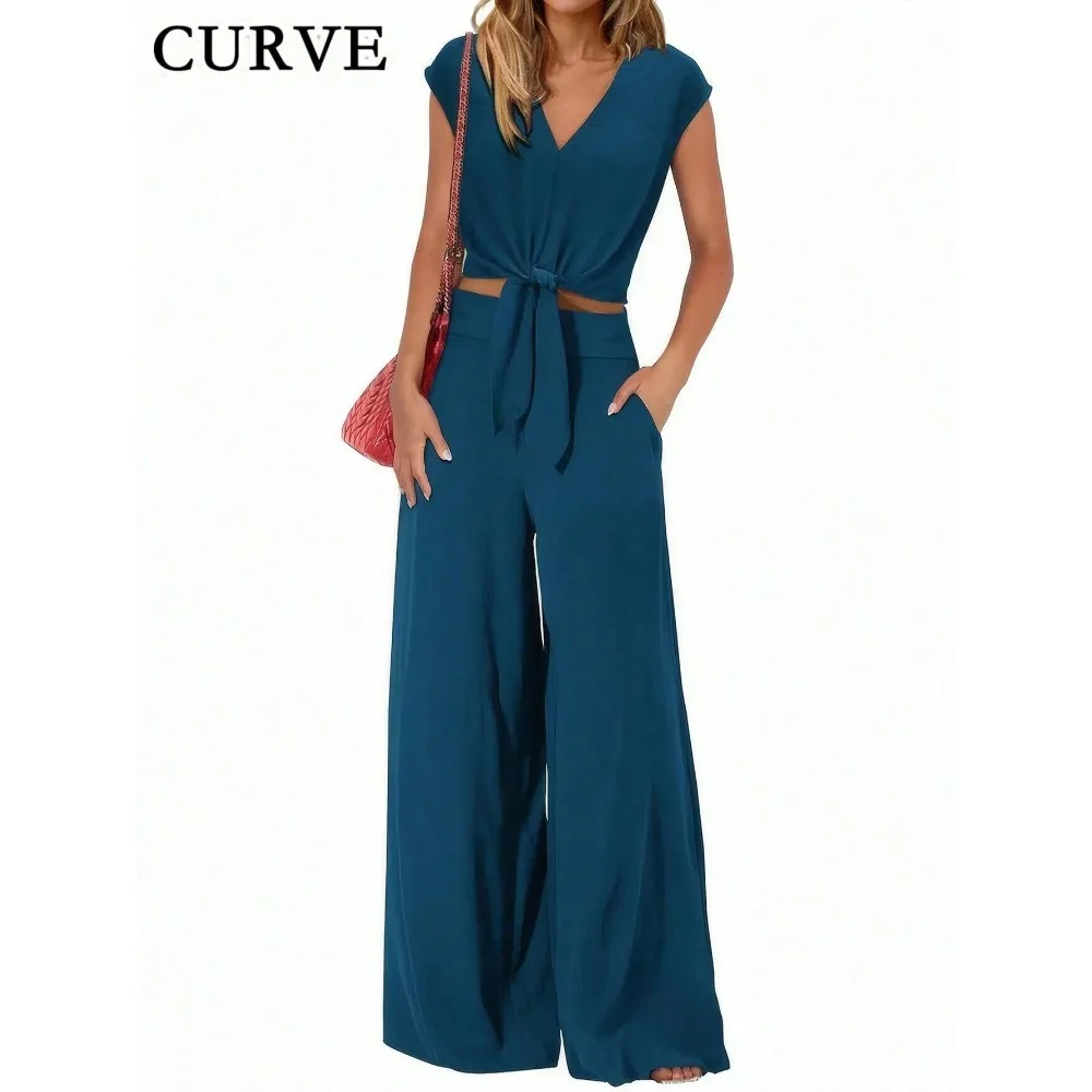 

Плюс комплект из двух предметов: женский однотонный топ на бретелях и брюки с ремешком