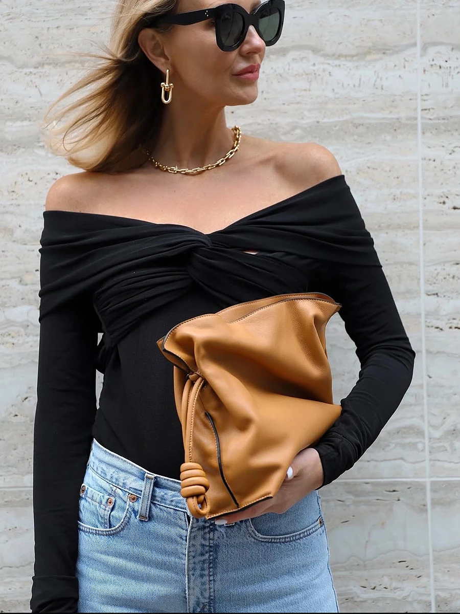 

Genuine leather women's bag, high-quality cowhide drawstring handbag, solid colour fashion and versatile shoulder bag.