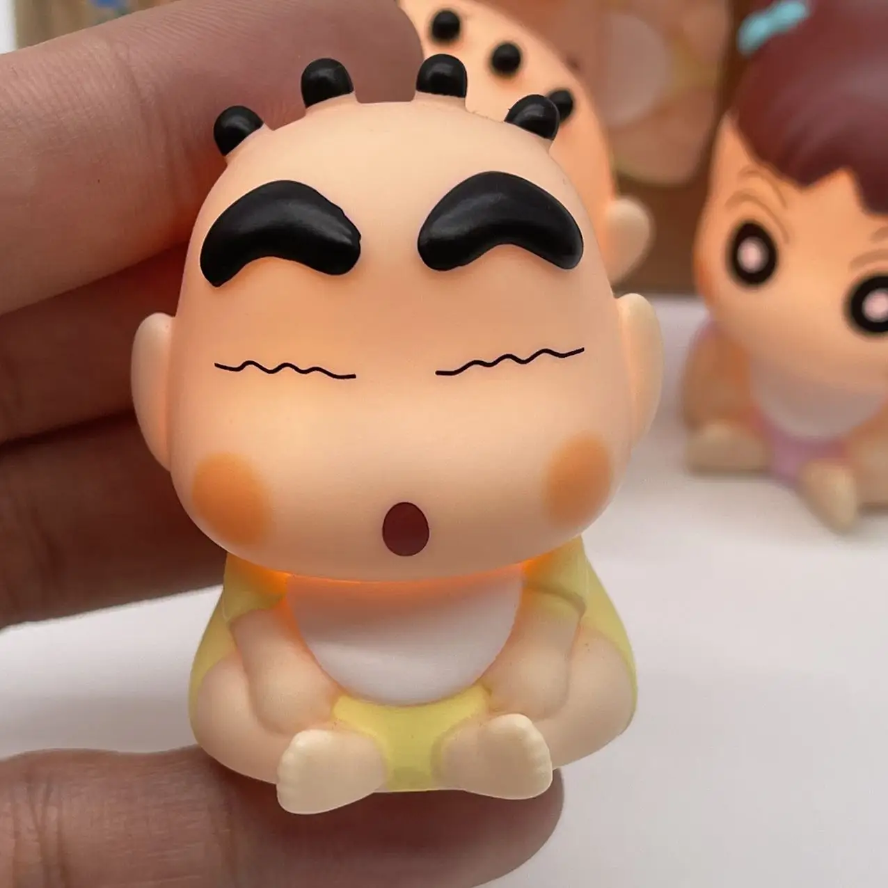 انمي ياباني تلوين شين تشان ضوء الليل لطيف نيني كازاما اليدوية صندوق أعمى لعبة دمية غرفة زينة زخرفية هدية الكريسماس