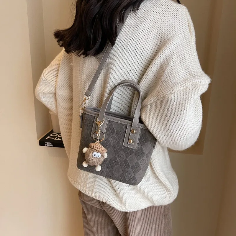 

Fashion hundreds of handheld bucket bag ladies 2025 new retro senior sense shoulder bag leisure commuting crossbody bags