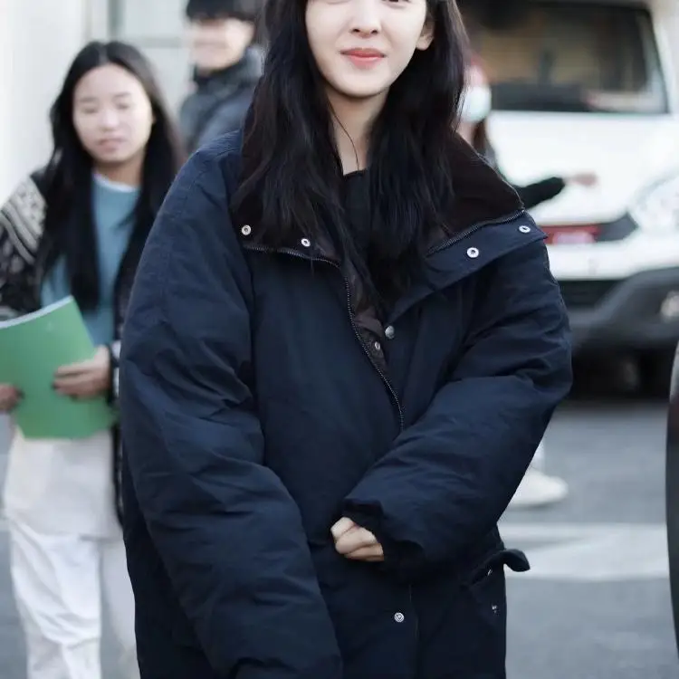 ゆったりフィットの白いダウンジャケット、紐付きバーネットエイトミルクウォームコート、通勤用ミドル丈コート