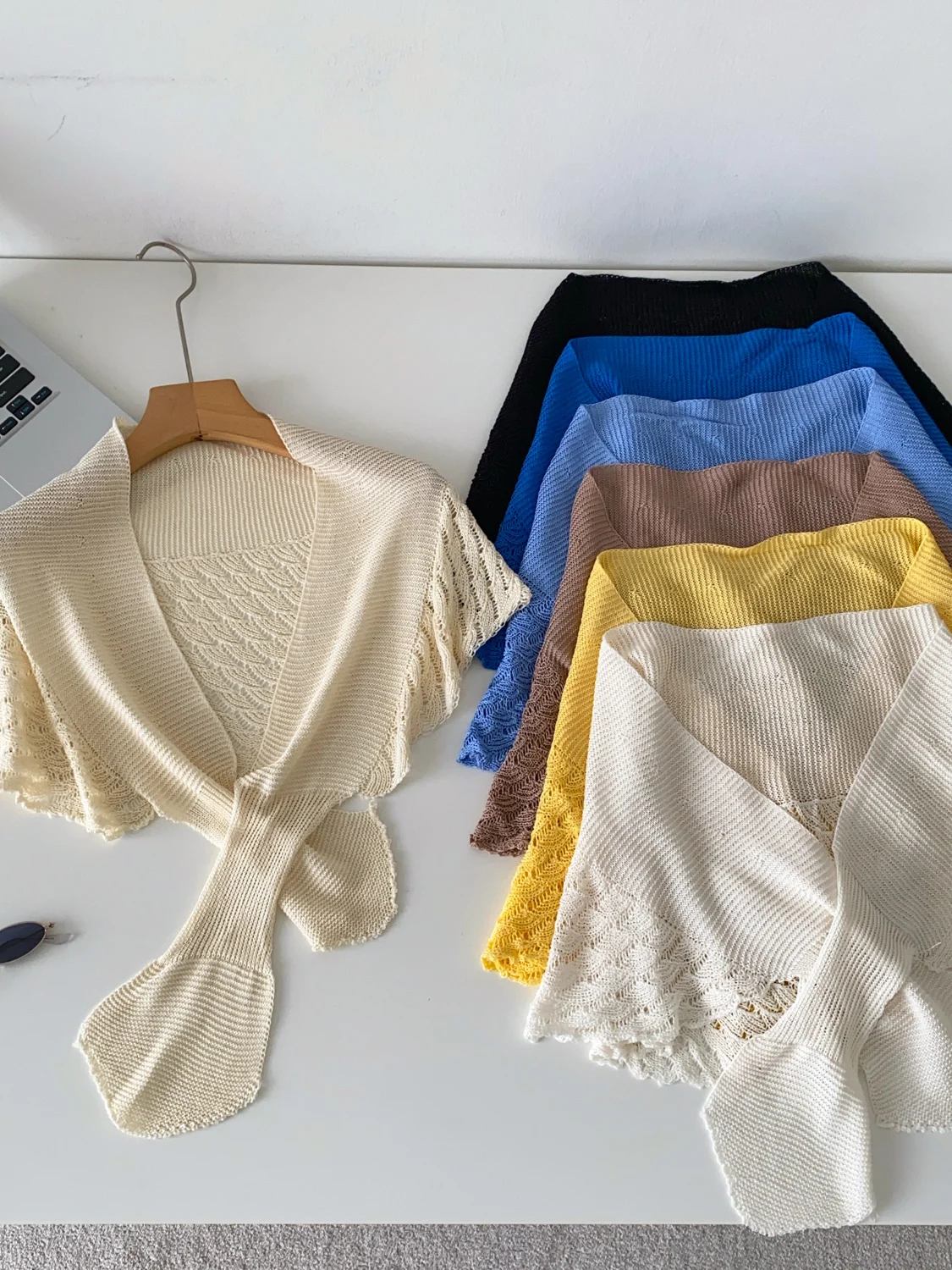 Knitted Small Shawl Women's Anti-Aging Outerwear round Neck Tie Commute Air Conditioned Room Shoulder 2026 Autumn