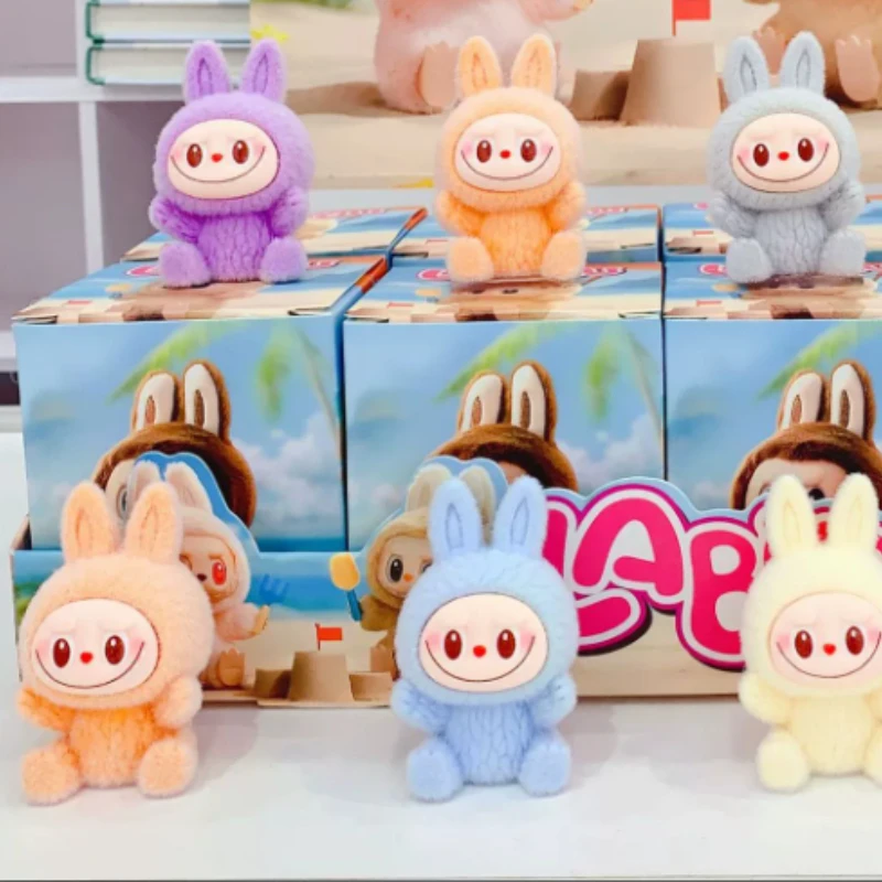 Carino Labubu in piedi postura seduta mini bambole scatola cieca 12 pezzi giocattoli Kawaii decorazioni per il desktop ornamenti collezione regali di Natale