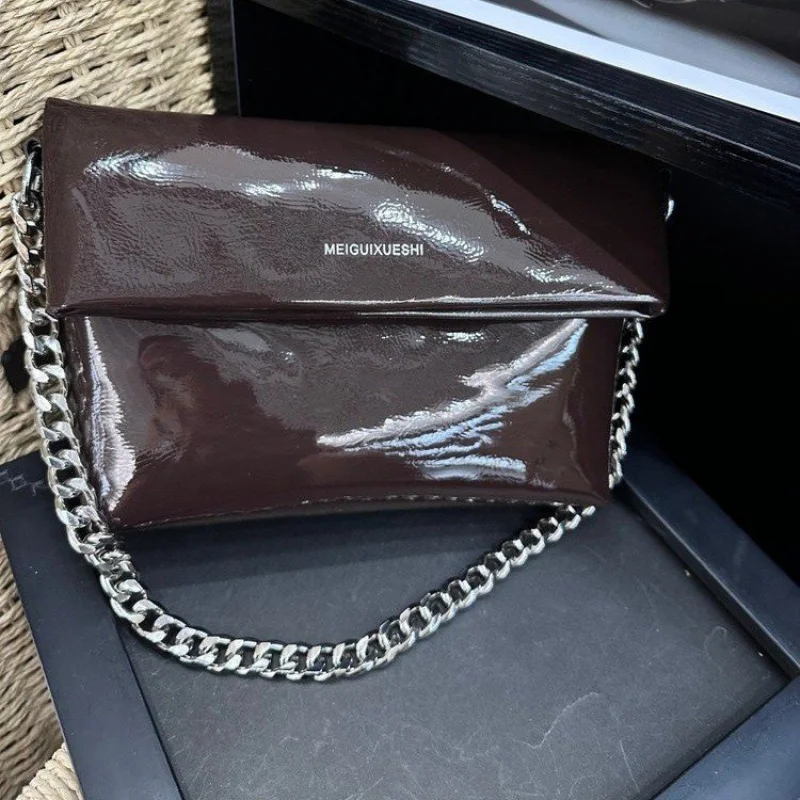 

Luxury Minimalist Commuter Bag For Business Women With Elegant Leather And Large Capacity Vintage Charm