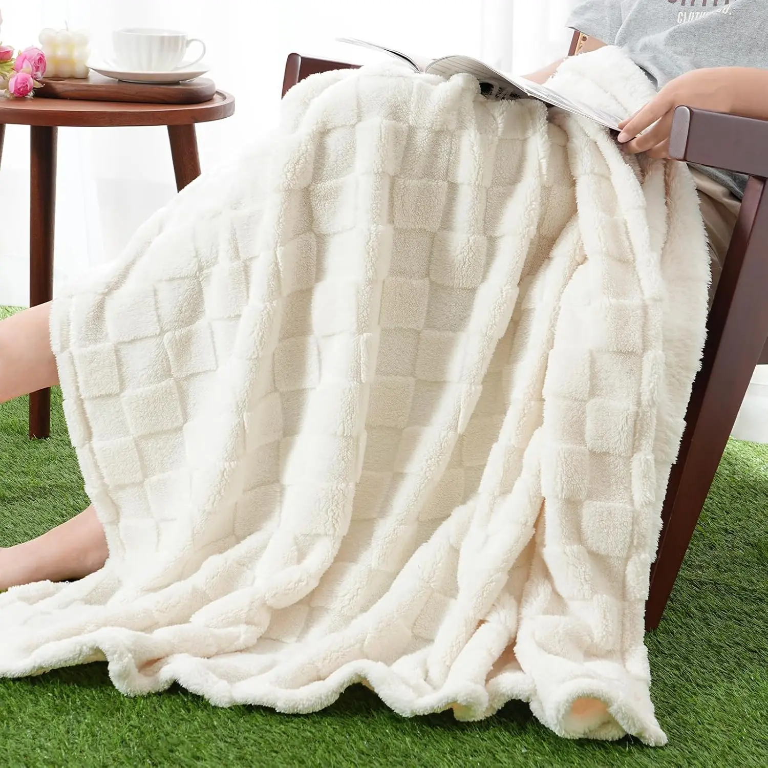 Luxury Textured Fleece Checked Plush White Blanket Soft Warm Cozy for Couch Bed All Season Women's Gift Throw Blanket