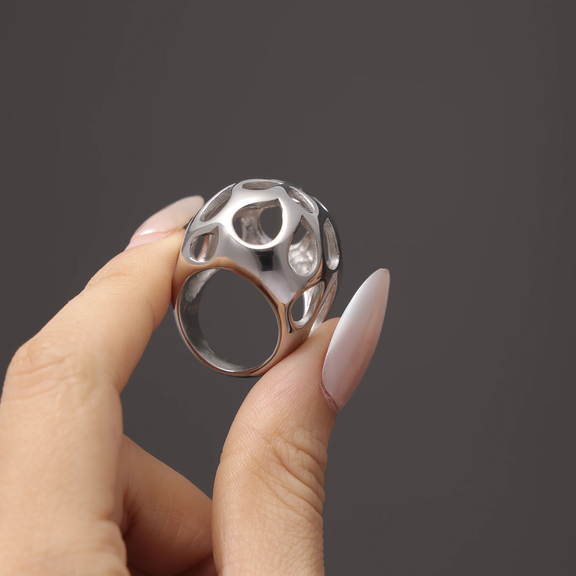 Unique Hollowed Sphere Ring For Women 18k Gold Plated Hyperbole Women\'s Stainless Steel Finger Rings Aesthetic Woman Jewelry