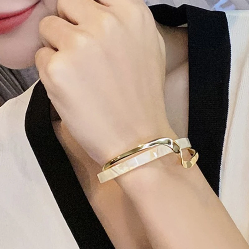 White Color Acrylic Bracelets Board Bend Metal Bangles Womens Hand Bracelets Geometric C- Shaped Opening Bracelets Jewelry Gifts