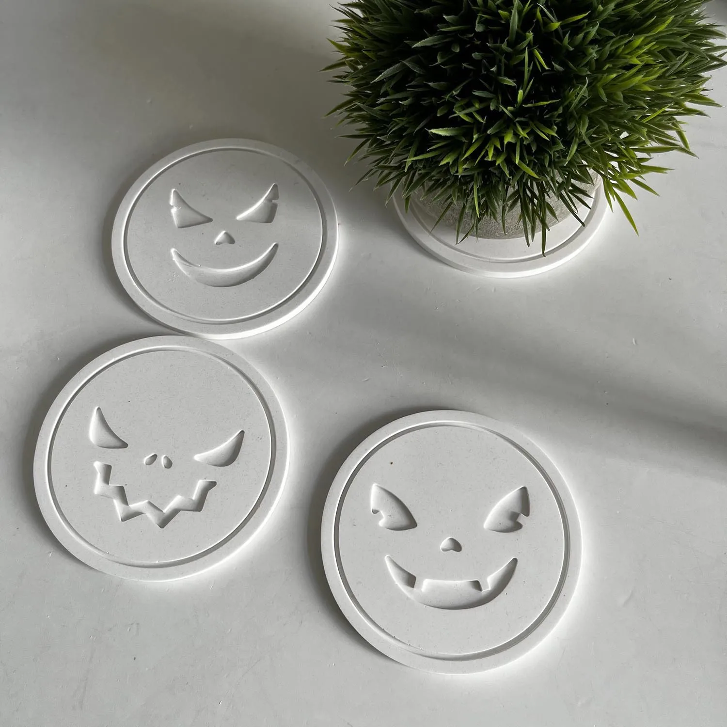 1pcs Halloween Grimace Coaster Mold Diy Plaster Drop Glue Silicone Mould Reusable Creative Waterproof Coaster Home Decor