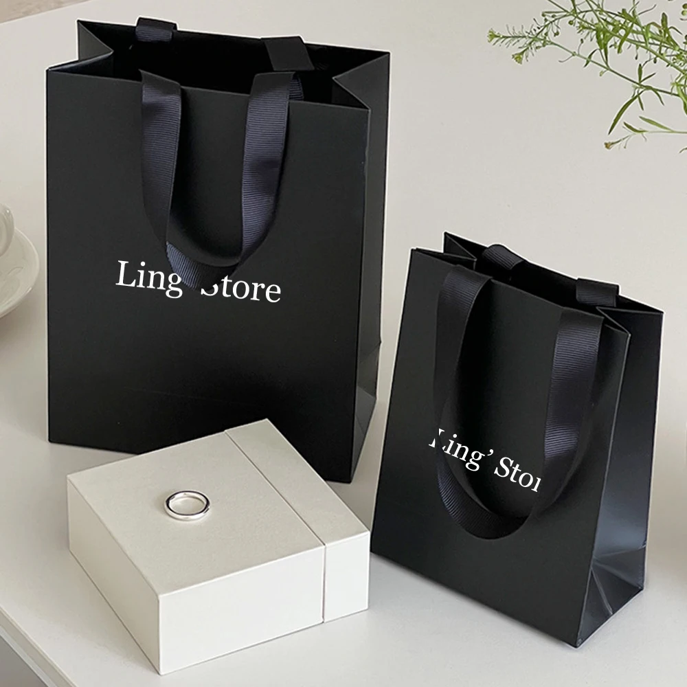 Custom Logo 12x6x16cm 16x8x21cm 20x10x28cm White&Black Jewelry Paper Handle Bag Wedding Gift Pouch Packaging Men Game Organizer