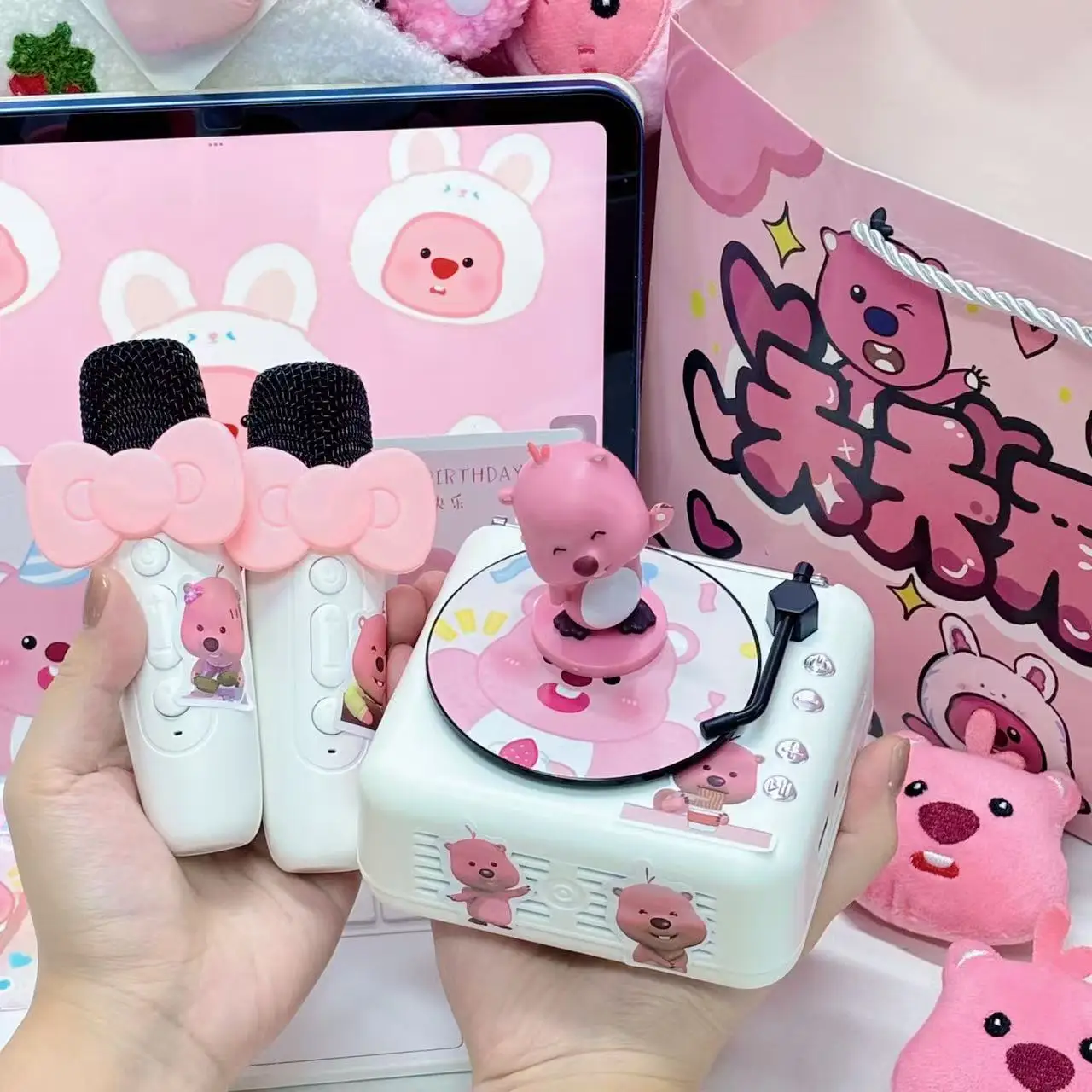 

Loopy Microphone Bluetooth Speaker Beaver Ruby Gives Girl Best Friend Boyfriend