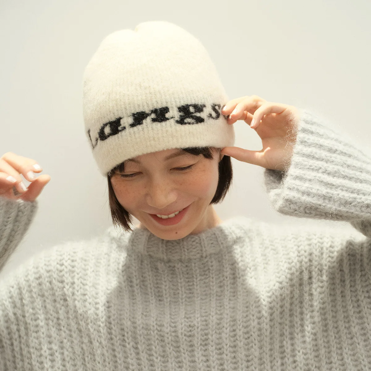 

Women's Fall Winter Beanie - Korean-Inspired Seamless Knit Hat, Letter Jacquard Design, Instagram-Worthy Warm Cold Weather Cap