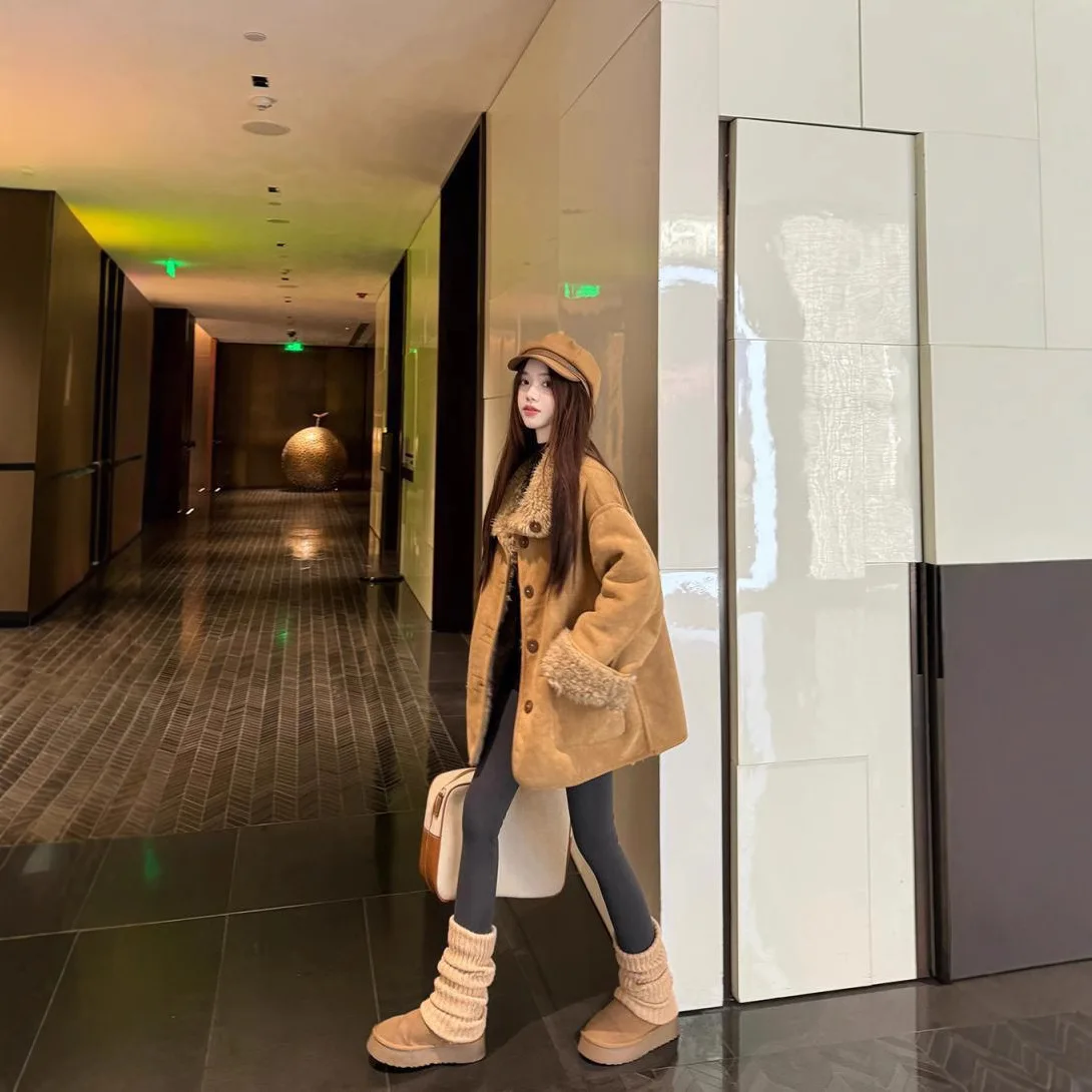 

Lamb Wool et With Hood Woman Patchwork Design Pieced Style Assembled Fashion Connected Look Constructed Aesthetic Built Vibe