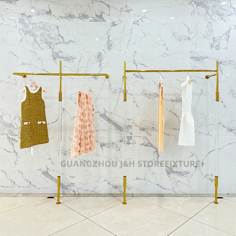 متجر ملابس النساء حامل ملابس أكريليك من الفولاذ المقاوم للصدأ تصميم مخصص رف عرض الملابس المثبت على الحائط