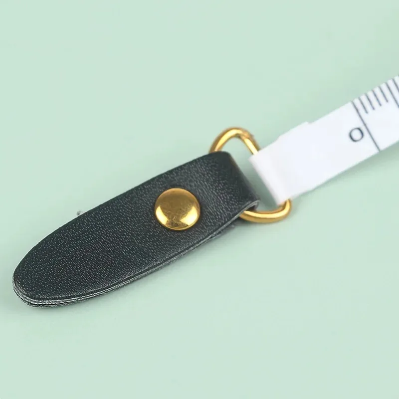 1 قطعة 1.5 متر ريترو ستايل محمول قابل للسحب بولي Leather الجلود شريط قياس صغير-مقياس دقيق سنتيمتر وبوصة ، تصميم الحنين ، C