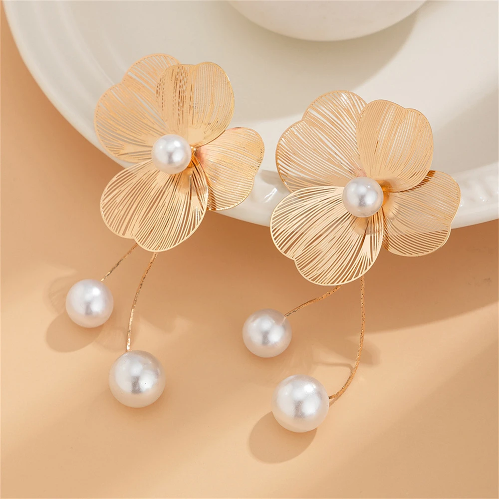 Fashion Large Flower Earring with Pearl Pendant Korean Design Stud Earrings for Women Girls Metal Jewelry Accessories Party Gift