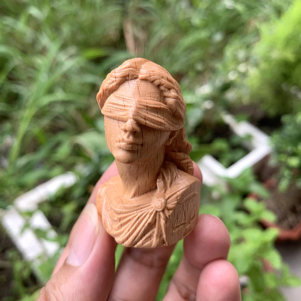 1.9 Inch Goddess of Justice Themis Wooden Statue Ornament Suitable for Christmas Decorations, Creative Desktop Decorations, Home Decor, Bedroom, New Year Gifts, Centerpiece Decorations, Office