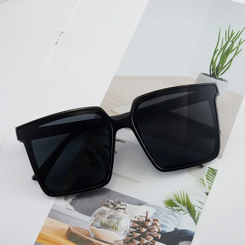 New Oversized Sunglasses For Women Black Frame Plain Shades Net Red Glasses Light And Convenient Visual Clarity