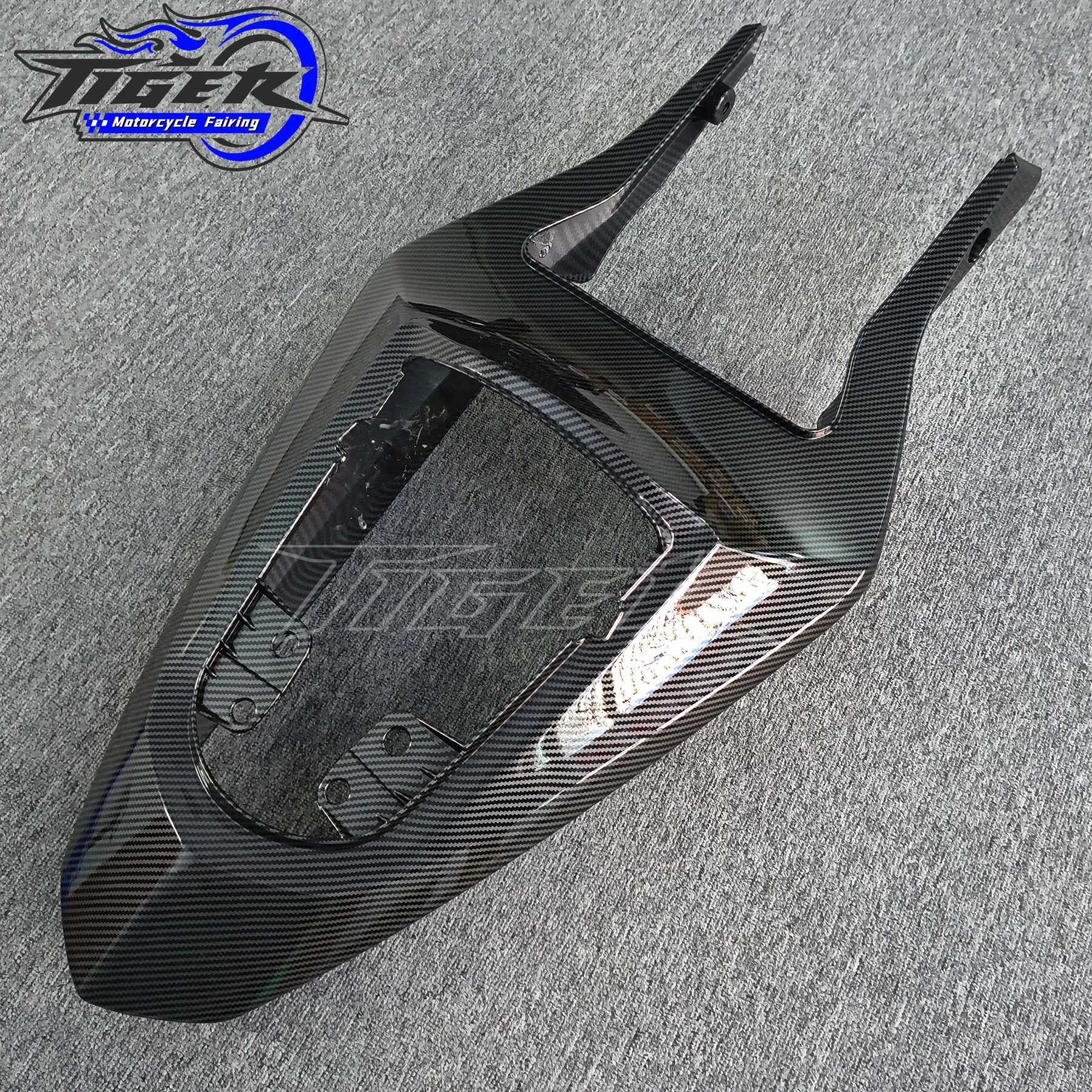 

For SUZUKI GSXR GSX-R 1000 2003 2004 Carbon painted look Color Rear Upper Tail Seat Fairing Cowl