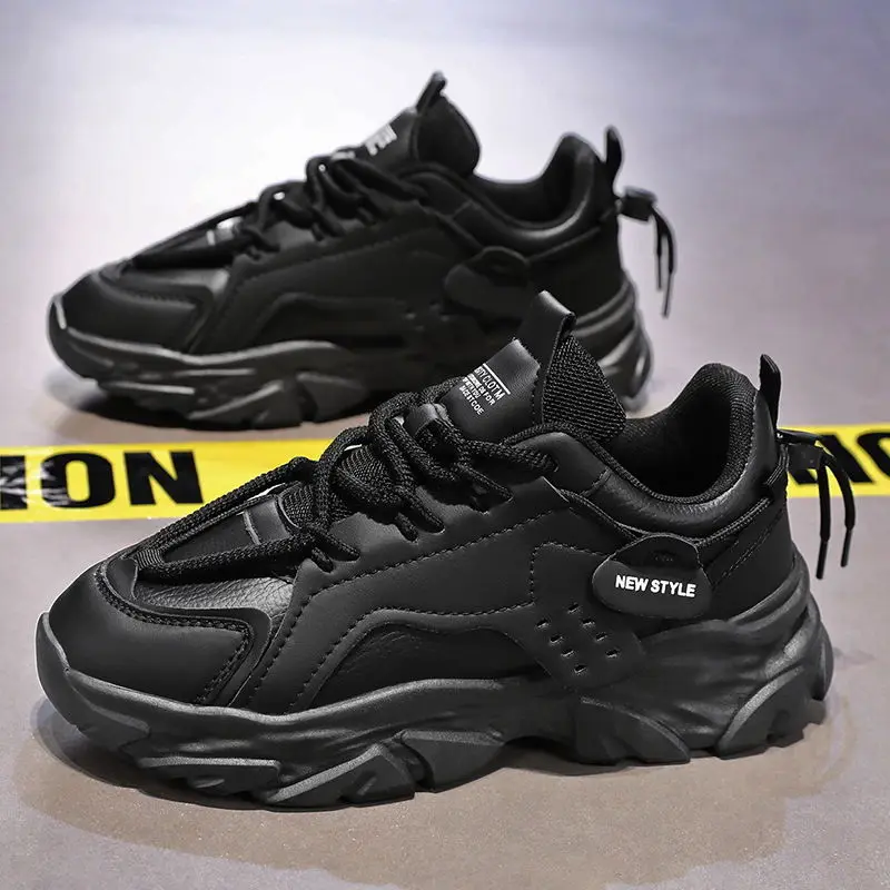 2025 Scarpe casual con plateau stringate da esterno Scarpe da ginnastica tutte abbinate da uomo alla moda Scarpe comode slip on bianche da uomo nuove