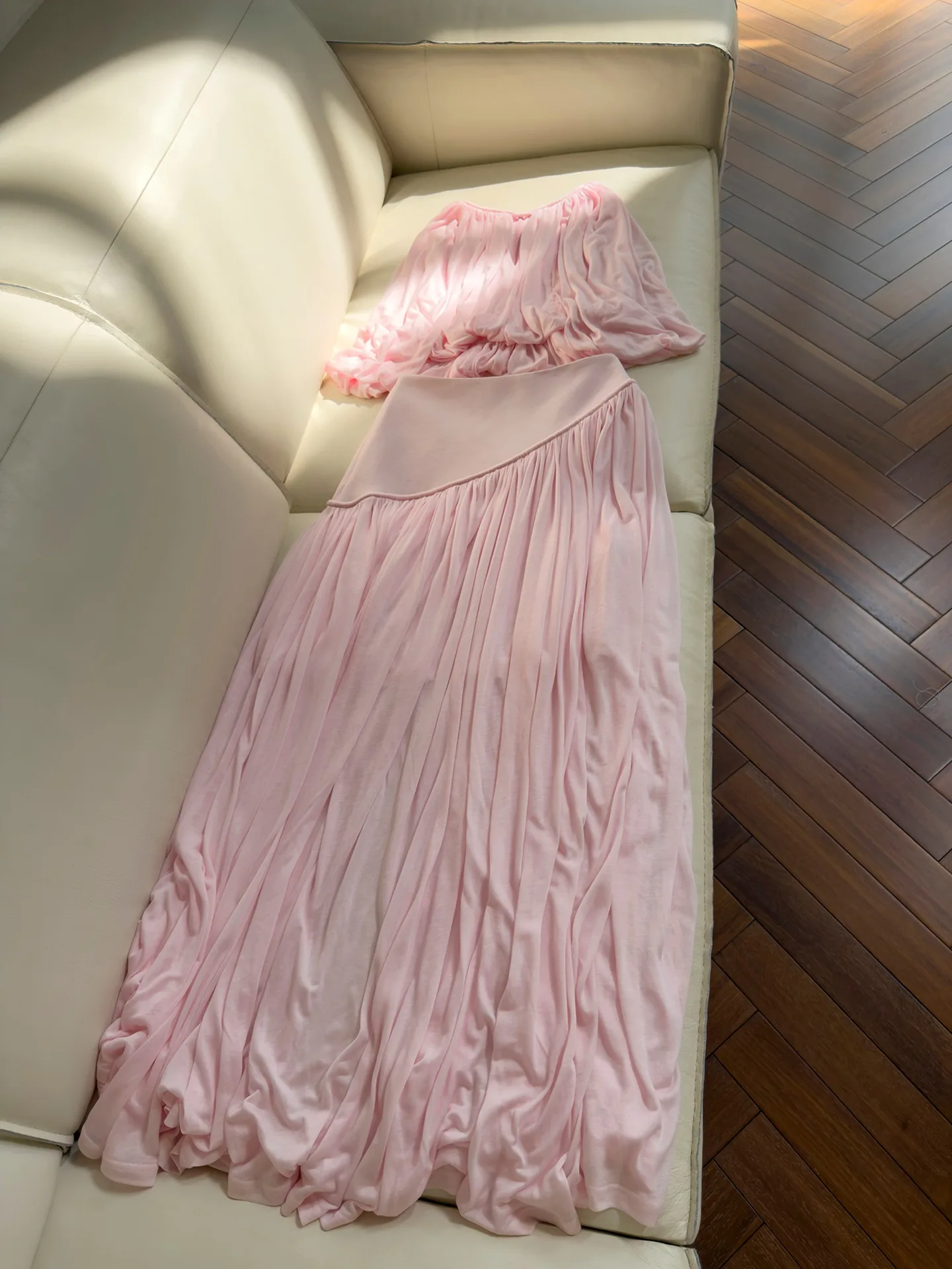 

Elegant High Waist Sakura Pink Vest Top with Pleated Half Skirt Set Sleeveless Hanging Neck Design Casual Wedding Dress