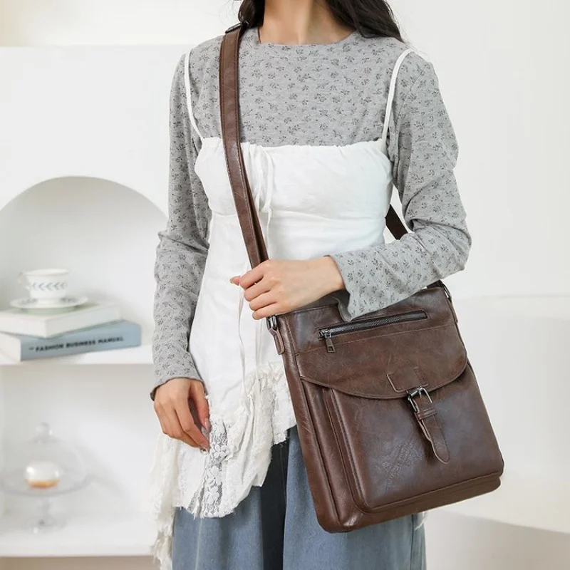 

Бархатный шелк 2025 Новая женская роскошная брендовая кожаная сумка через плечо Известный дизайнер Классическая популярная повседневная сумка ​