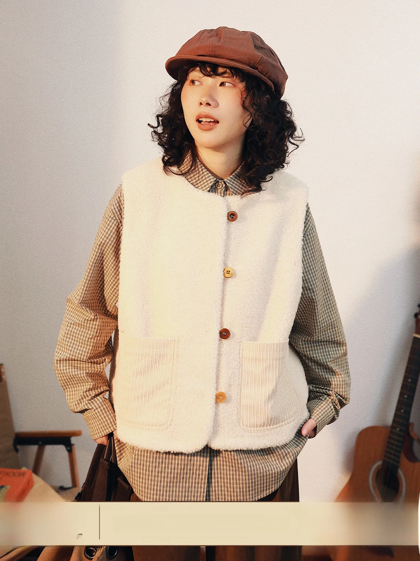 

AITA STU Pure Color Lamb Fur Vest Women's Fce Lined Button round Ne Vest Warm Original Design Polyester Fabric