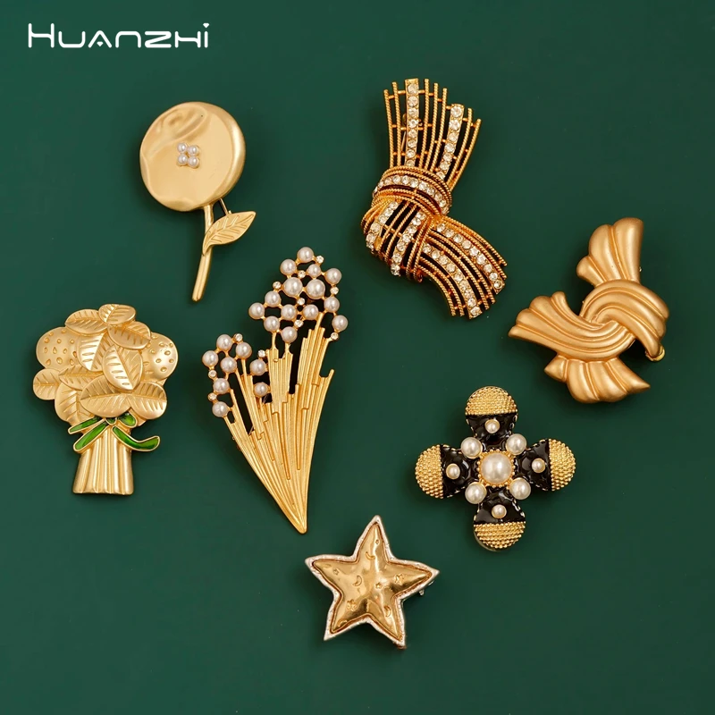 HUANZHI Vintage Flower Star Brooch Matte Gold Color Personality Coat Suit Pin Accessories for Women Autumn Winter Jewelry