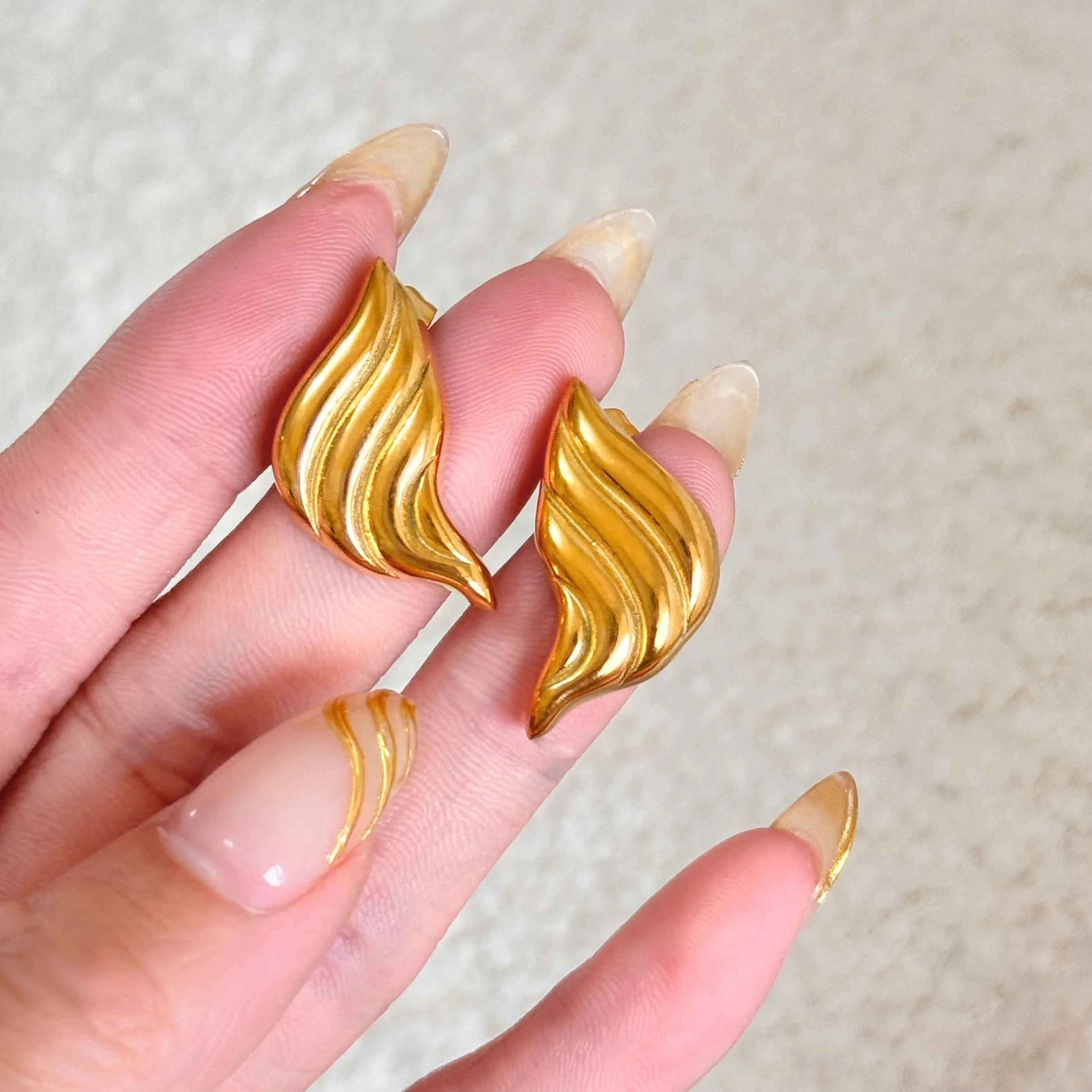 DASEIN 18k Gold Plated Vintage Irregular Squirrel Tail Dancer Earrings Unique Hypoallergenic Stainless Steel Jewelry for Women
