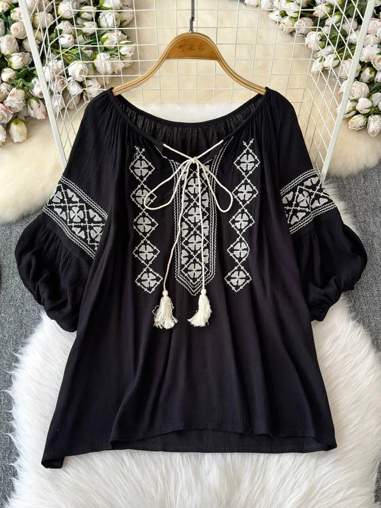 Women's Autumn Blouse Vintage Ethnic Style Top Embroidered Travel Long Sleeved Shirt Cotton and Linen Top 2024 New Item BL033