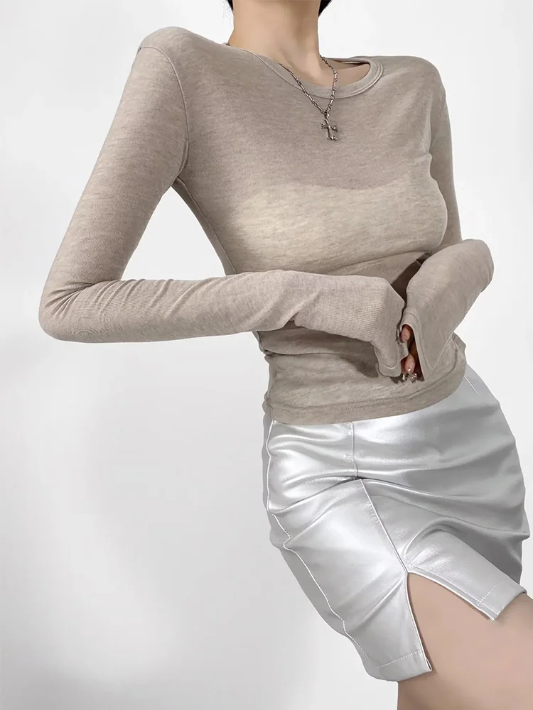 تي شيرت نسائي شبه شفاف برقبة دائرية وأكمام طويلة