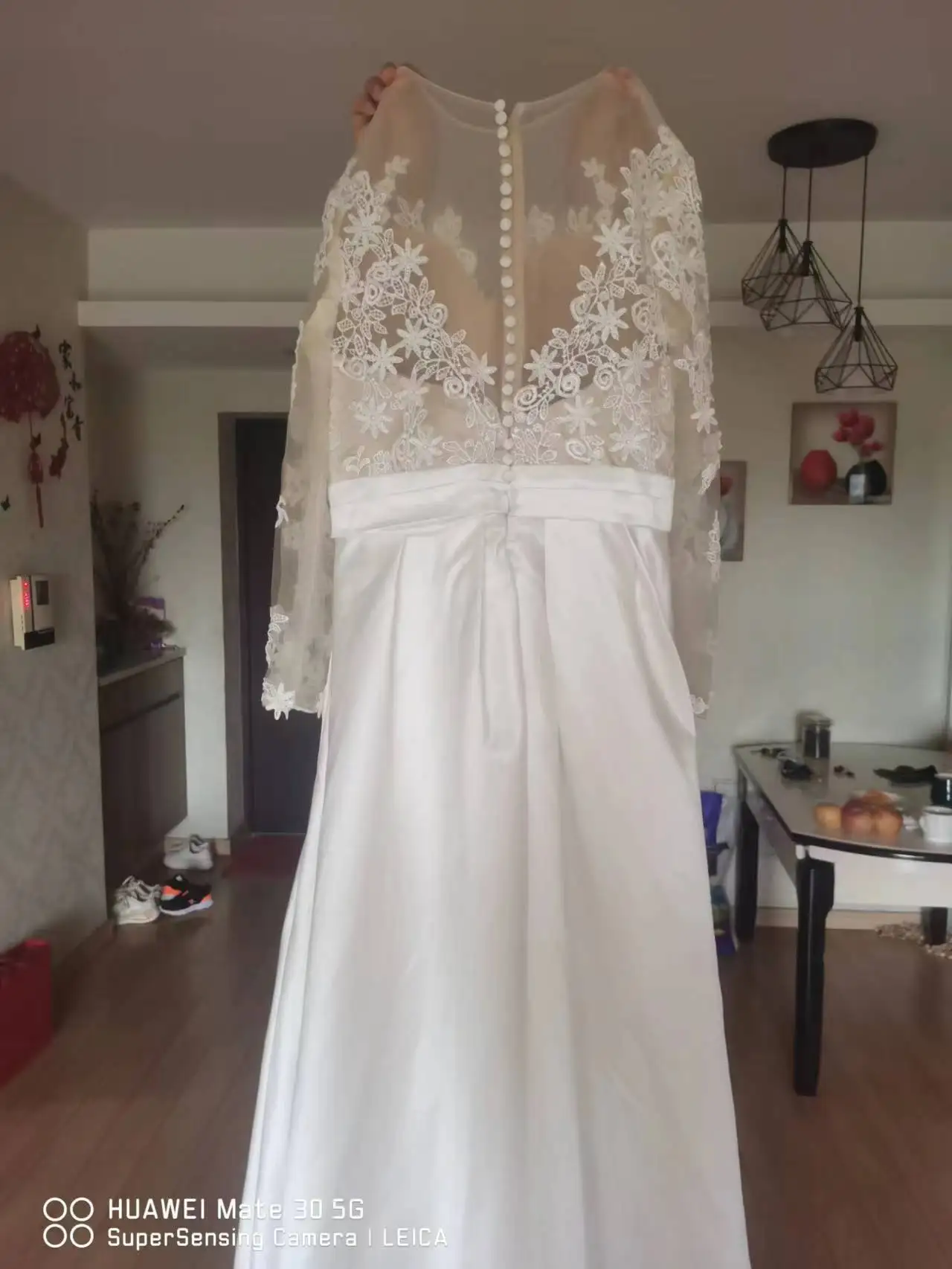 Haute Couture Lv gaun pengantin applique kerah bulat putih lengan panjang lantai panjang lipatan Satin gaun pernikahan A-LINE