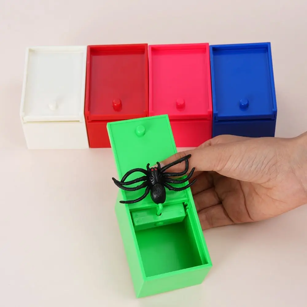 Accessorio per scherzi in plastica colorata Spaventoso in caso Scatola per spaventare il ragno Schizzo Colore casuale Regalo del toro d'aprile