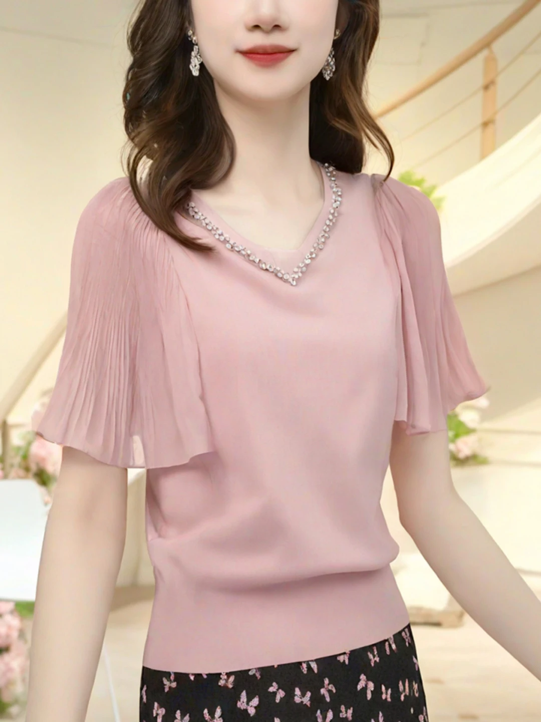 

Summer 2025 Women's Loose Fit V-Ne ort Sve T-irt Heavy Embelliment Diamond Splicing Trendy Top Korean Sle Casual...