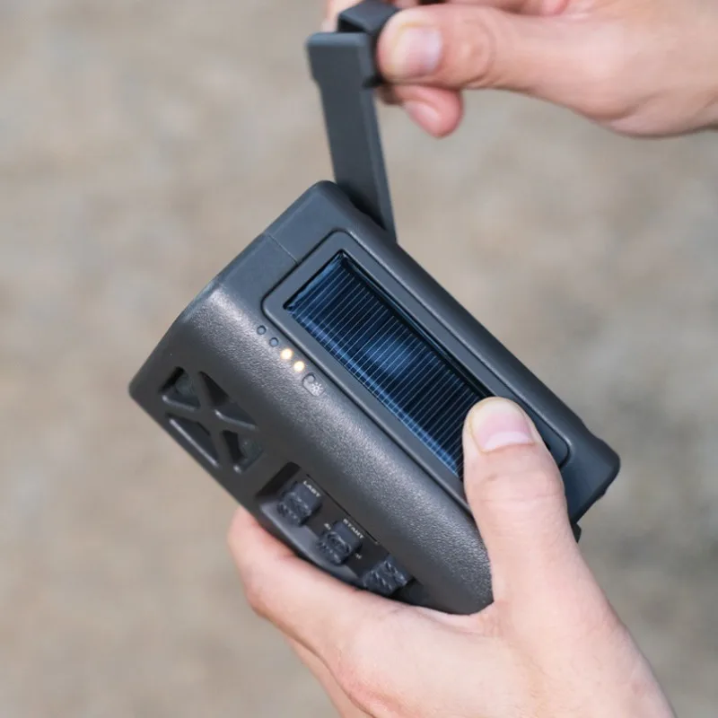 Hand Generator, Radio, Solar Energy Outdoor Portable Multi-functional Emergency Disaster Prevention Equipment