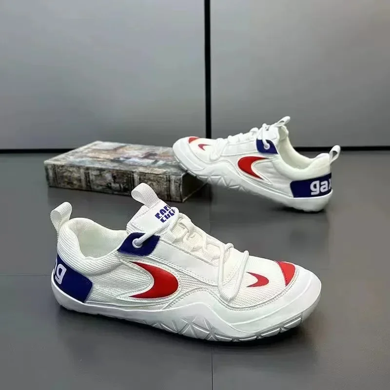 Buty męskie 2024 Nowe Oddychające Siatkowe Buty Sportowe Wygodna Miękka Podeszwa Antypoślizgowa Młodzieżowa Forrest Gump Moda Małe Białe Buty