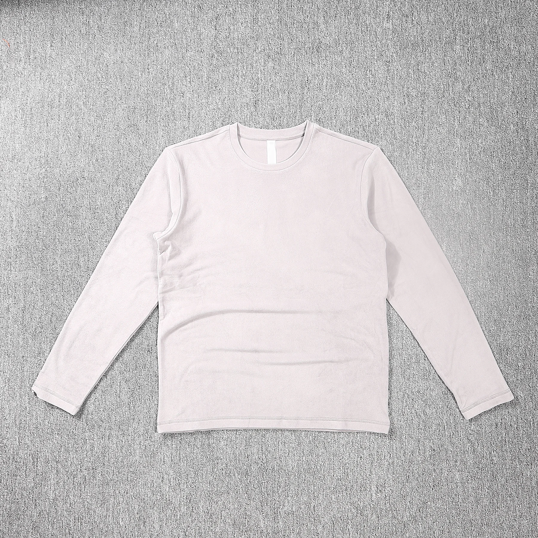 

Мужская футболка с длинным рукавом для активного отдыха, термоактивная, со светоотражающими полосами и надписями, приталенного кроя, ветрозащитная, с круглым вырезом.