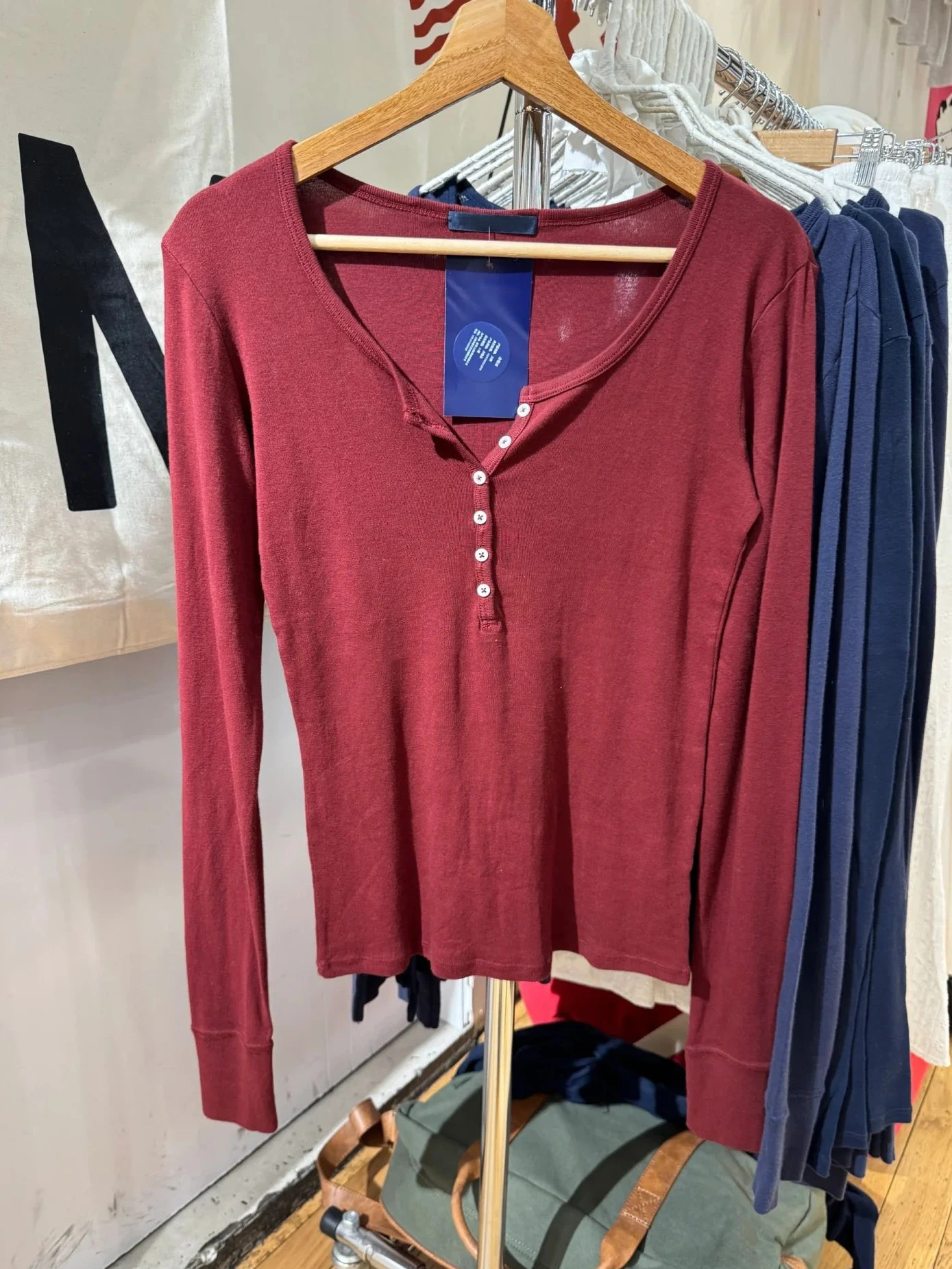 Sechs Tasten Burgund Langarm T-shirt Frau Herbst Oansatz Baumwolle Dünnes T-shirt Vintage Streetwear Solide Einfache Grund T Tops – Detail 14