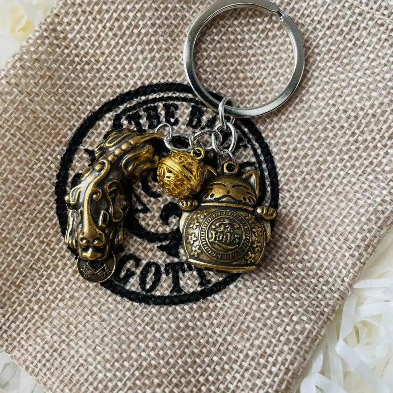 Golden Bell Combination Keychain Sack, Proteção do mal, PiXiu Wealth Cat, Moda Keyring, Halloween, Carnaval, Presente de aniversário, 2Pcs Set