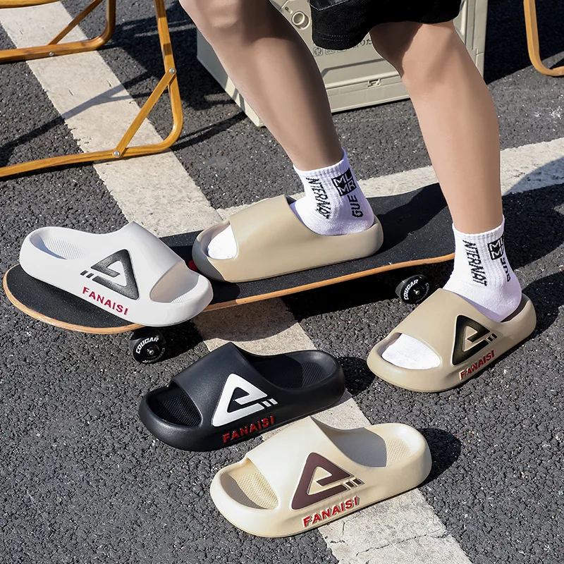 

New Men's Fashionable Summer Slippers 2025 Trendy Anti-Slip Wear-Resistant Odor-Control Outdoor Indoor Slippers for Men Fashion