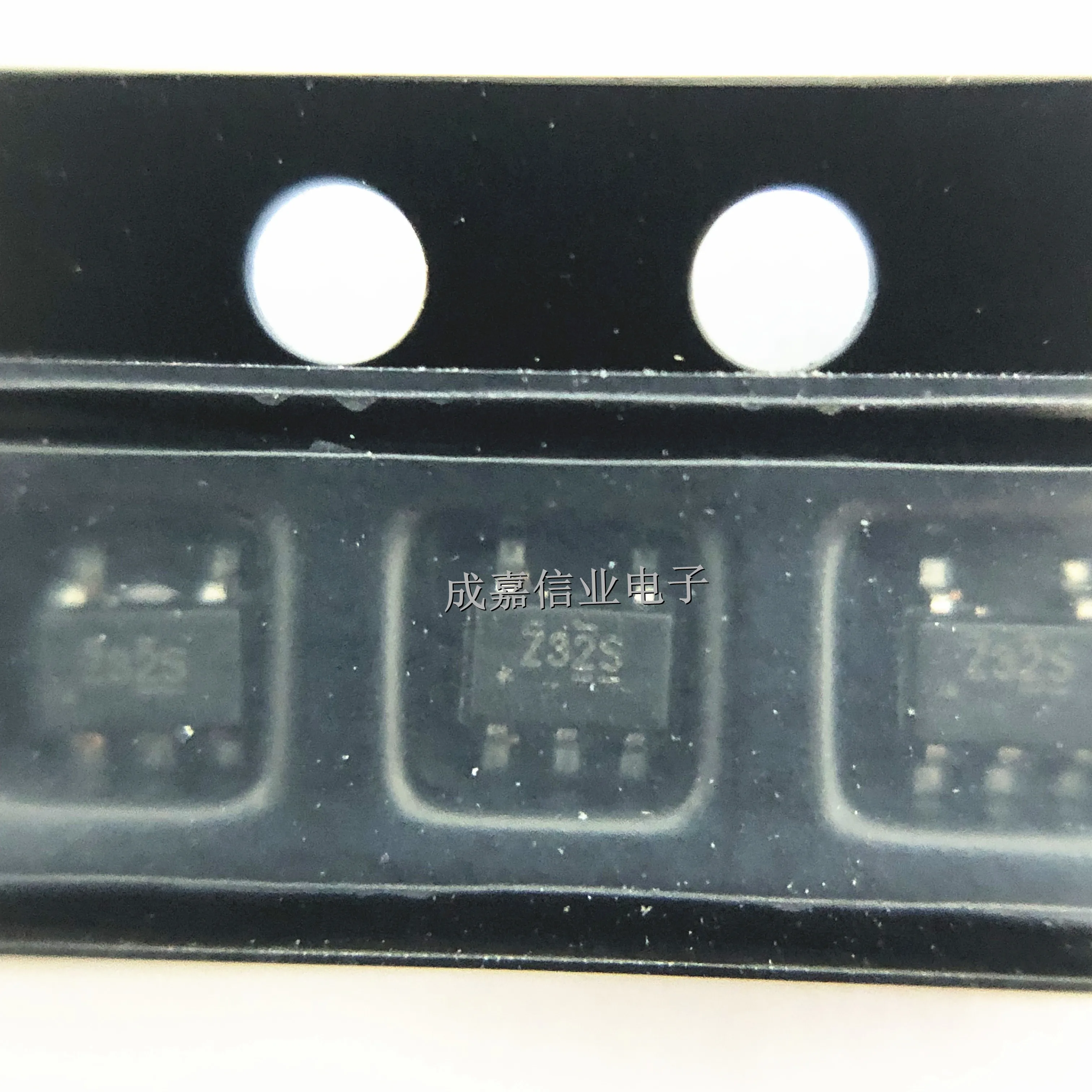 10pcs/Lot NC7SZ32P5X SC-70-5 MARKING;Z32 OR Gate 1-Element 2-Input CMOS 5-Pin Operating Temperature:- 40 C-+ 85 C